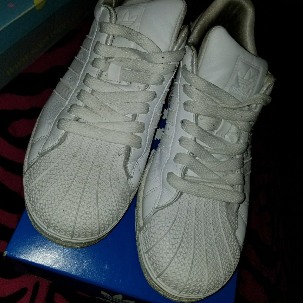 All White Shell Toe adidas.